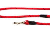 Provazové vodítko pro psy ROSEWOOD Rope Twist z pevného nylonu. Vodítko má kruhový průřez a je opatřené pevnou pochromovanou karabinou. Délka 1,55 m, barva červená (2).