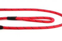 Provazové vodítko pro psy ROSEWOOD Rope Twist z pevného nylonu. Vodítko má kruhový průřez a je opatřené pevnou pochromovanou karabinou. Délka 1,55 m, barva červená (3).