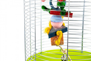  Velká závěsná hračka do klecí a voliér pro ptáky z barevných dřívek (6)