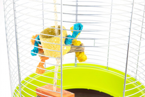  Velká závěsná hračka do klecí a voliér pro ptáky z barevných dřívek různých tvarů spojených provázkem (7)