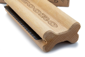  ZOORO Amazing Grooming Tool – kartáč na vyčesávání krátké srsti psů a koní, velikost M (3)