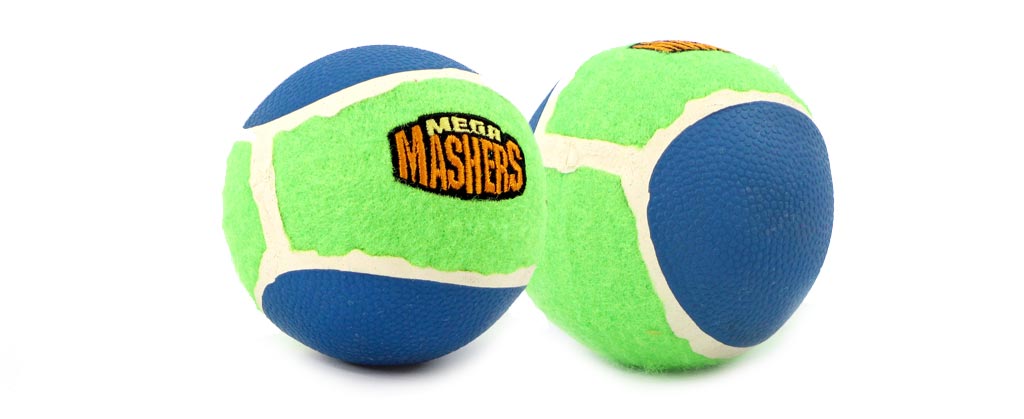 Extra odolný míček pro psy Mashers Mega Ball. Vyztužené gumové jádro, silný odraz, na vodě plave