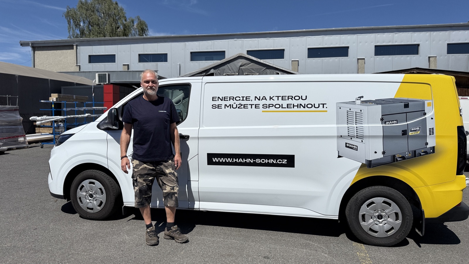 Servisní technik Hahn-Profi.cz u firemní dodávky