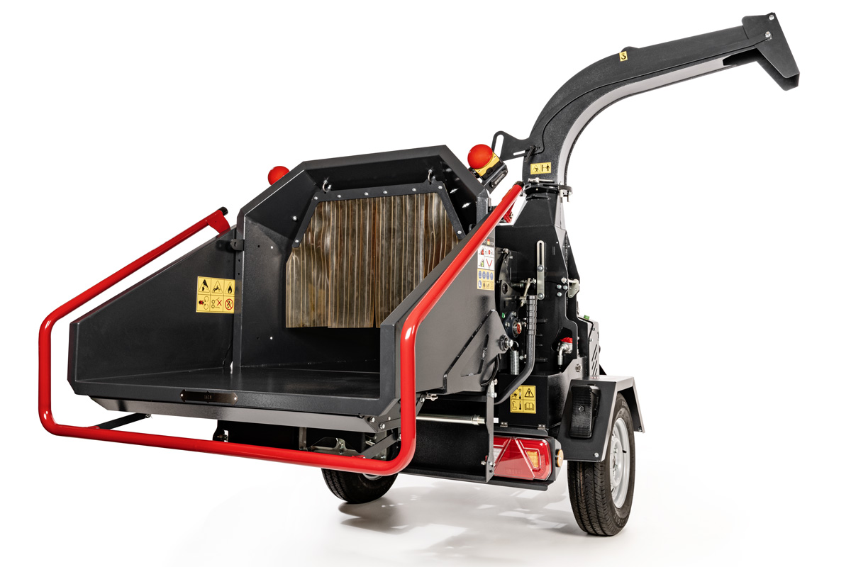 Hahn & Sohn Cedrus RBD16 – profesionální bubnový drtič větví s hydraulickým podavačem a přívěsem kategorie B