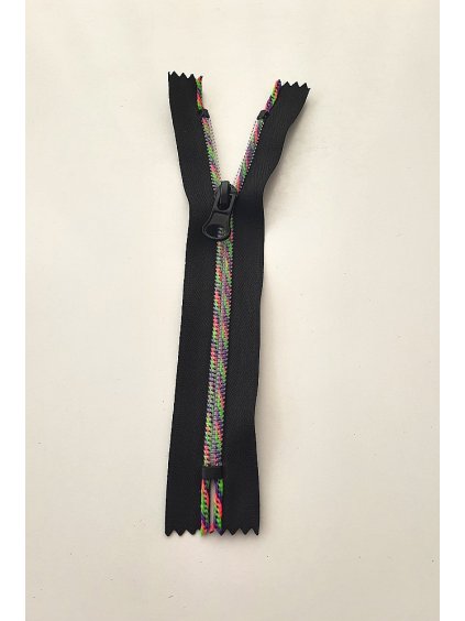 Krátký zip kapsový - duhový 16 cm, spirála 6 mm