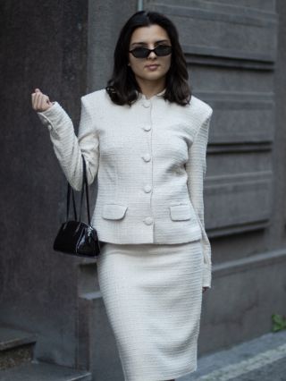 béžový set: sako + midi sukně ♥️ NOVINKA u nás na prodejně: 📍Na příkopě 12, Pasáž Černá růže! #ceskavyroba #ceskaznacka...