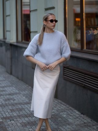 mohérový svetr & saténová sukně 💙🦢 📍Na příkopě 12, Pasáž Černá růže 🥀 #damskamoda #ceskavyroba #ceskaznacka #ceskaznacka...