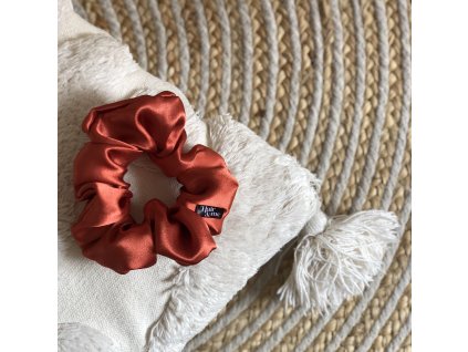 Saténová scrunchie RUST
