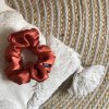 Saténová scrunchie RUST