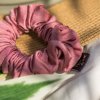 Scrunchie z plavkoviny ROSE