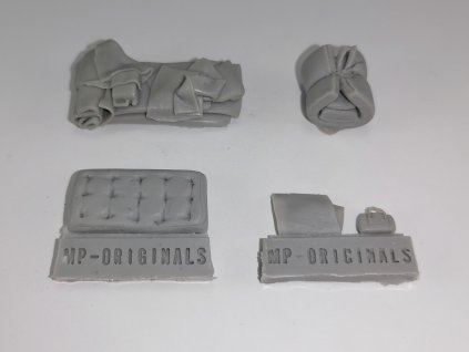 1/72 Mattresses,Sheets and Handbag (1/72 scale)