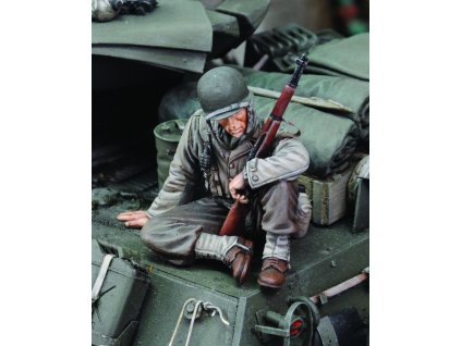 1/35 U.S. Infantry at rest with rifle-no.1-WWII