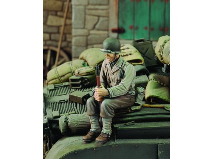 1/35 U.S. Infantry at rest with rifle-no.2 -WWII