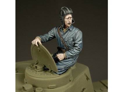 1/35 Russian tanker sitting in turret