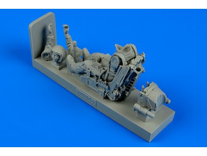 1/32 Soviet Fighter Pilot with ejection seat for Su-27