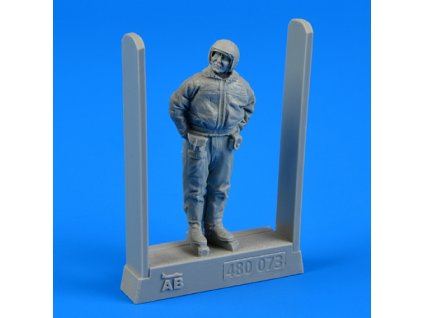 1/48 Soviet air force Fighter Pilot - winter suit