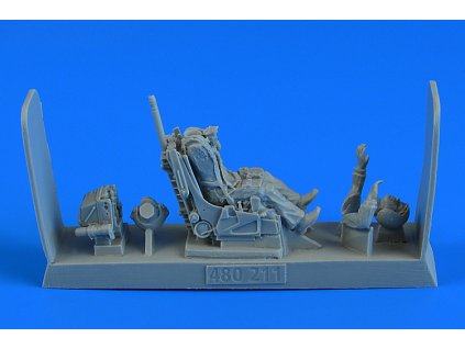 1/48 Soviet Fighter Pilot with ej. Seat for Su-27 Flanker (early, late v.) (Academy/Eduard)