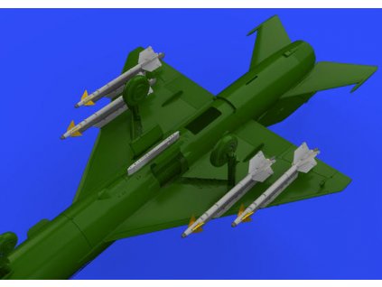 R-13M rakety s pylony pro MiG-21 1/72