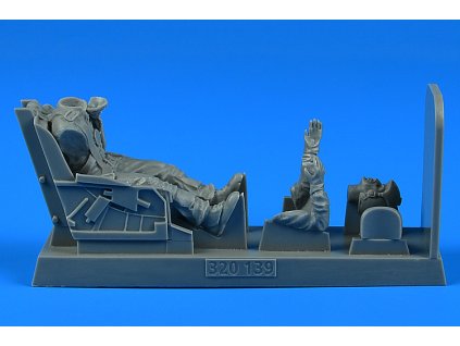 320139 U.S.A.F. Fighter Pilot with ej. seat for F 86 Sabre