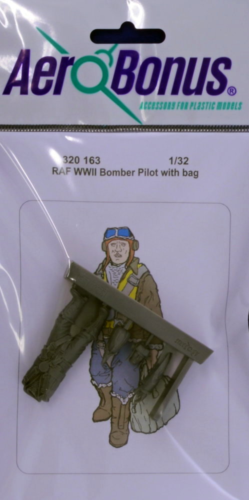 1/32 RAF WWII Bomber Pilot with bag (1 fig.)