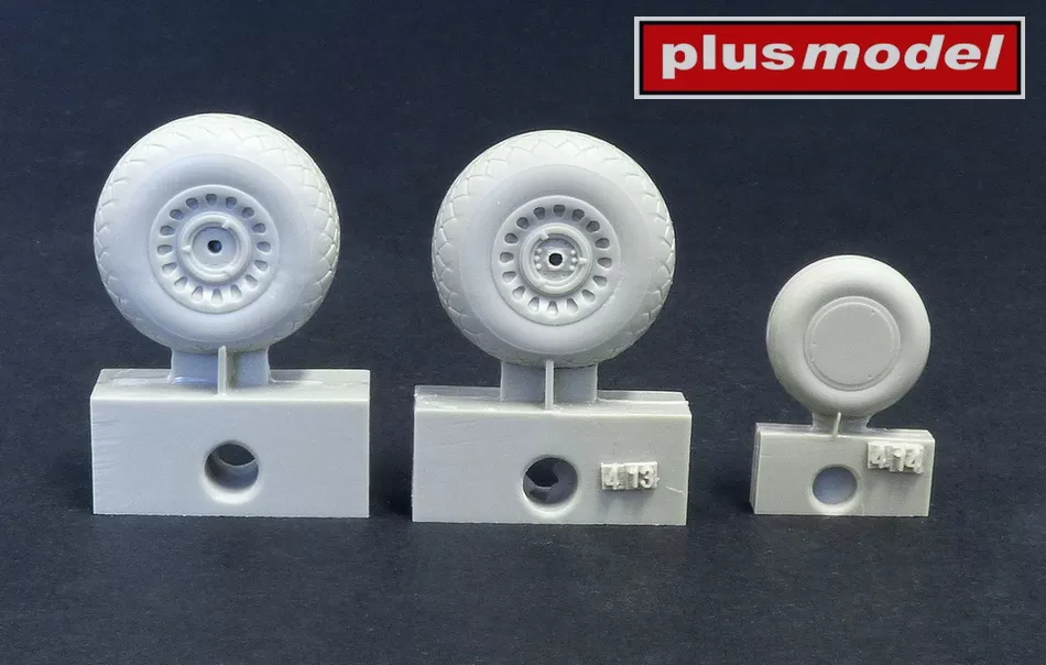 1/48 B-26 Marauder wheels early (diamond tread)