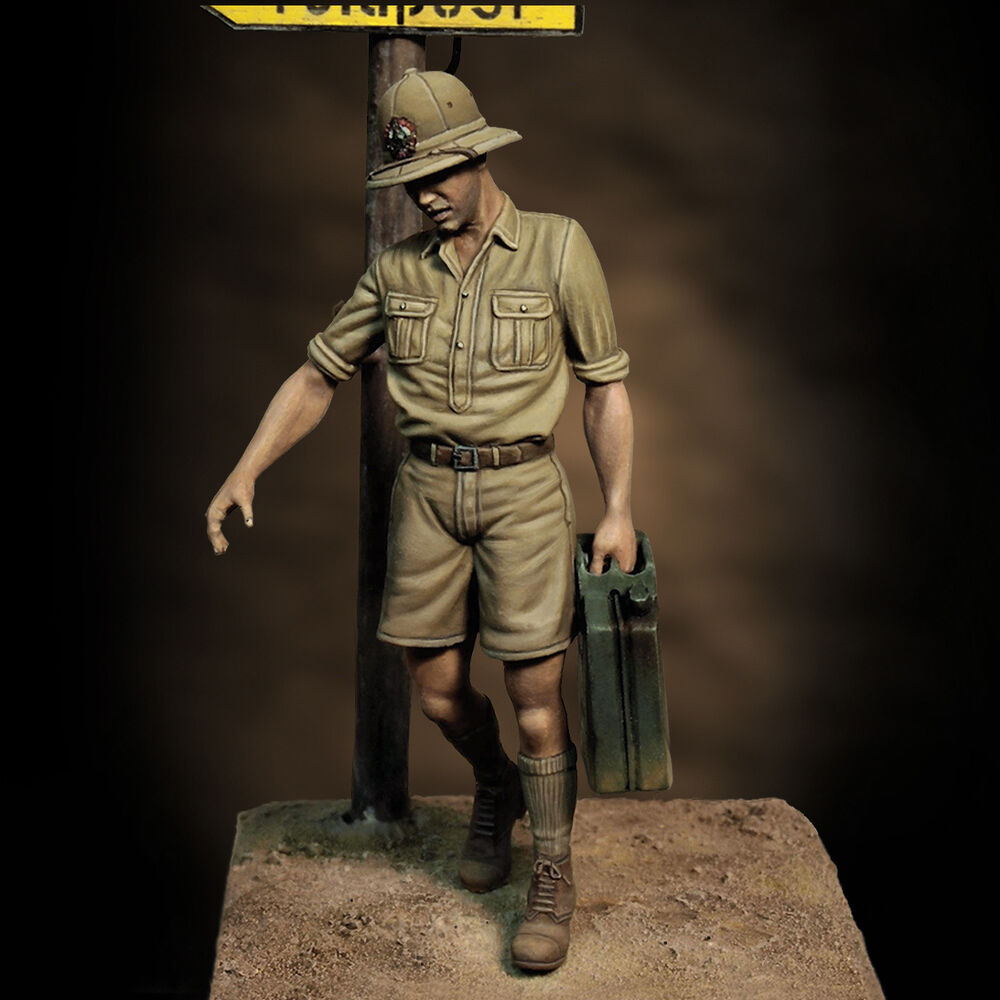 1/35 Italian soldier with jerry can