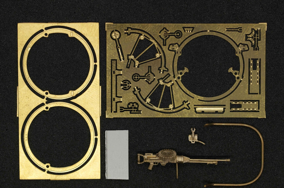 1/48 Stripped Lewis Mk I Single MG With A Shortened Radiator On The Scarff Ring