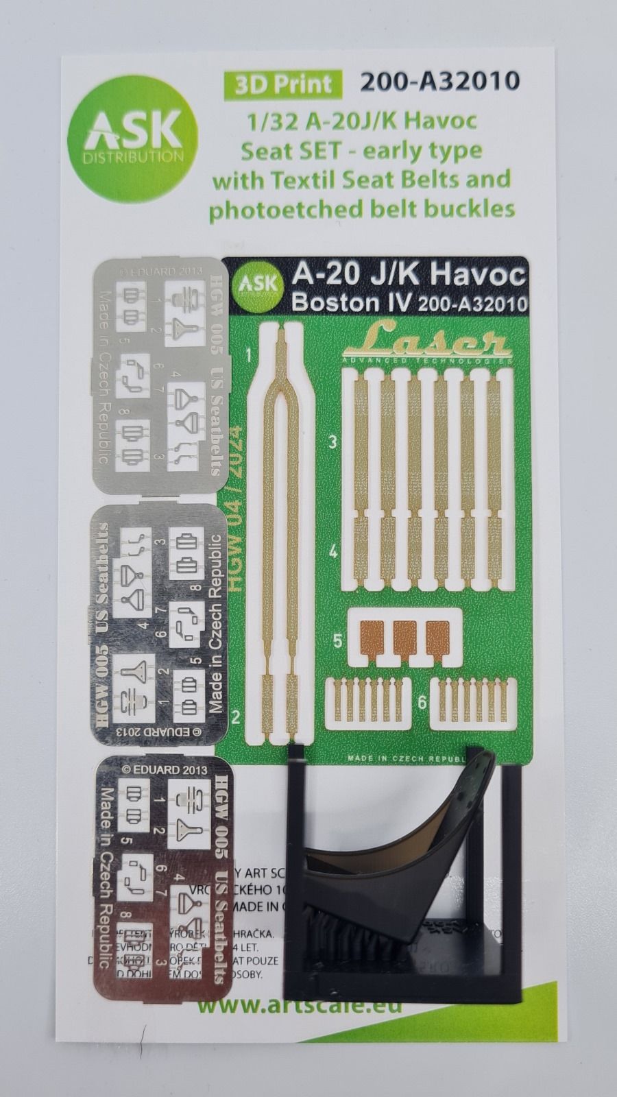 Fotografie 1/32 A-20J/K Havoc - Seat SET - early type with Textil Seat Belts and photoetched belt buckles