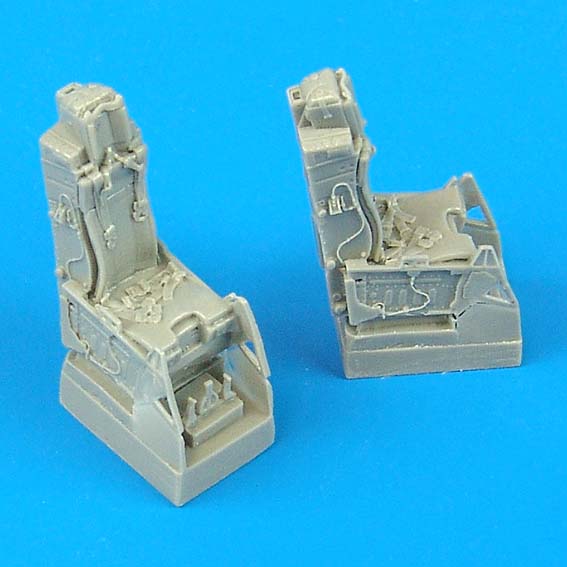 1/72 F-16D Fighting Falcon ejection seats with safety belts