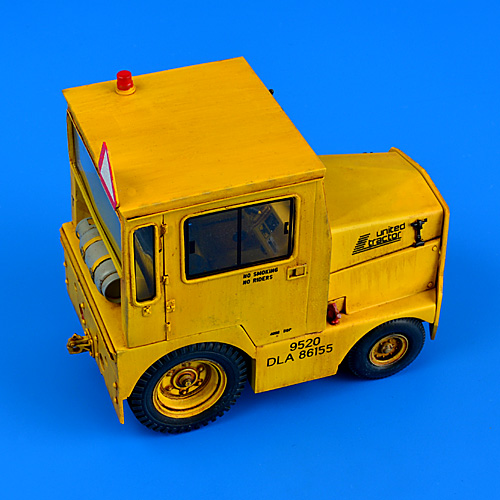 1/32 UNITED TRACTOR GC-340-4 A9 Cab-LPG