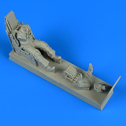 1/32 US Navy Pilot with ejection seat for A-7E Corsair II late v. - fitted with SJU-8/A ej. seat