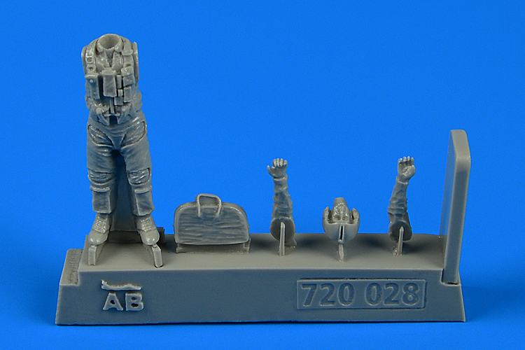 1/72 US NAVY Pilot with bag - Vietnam War 1965 - 1973