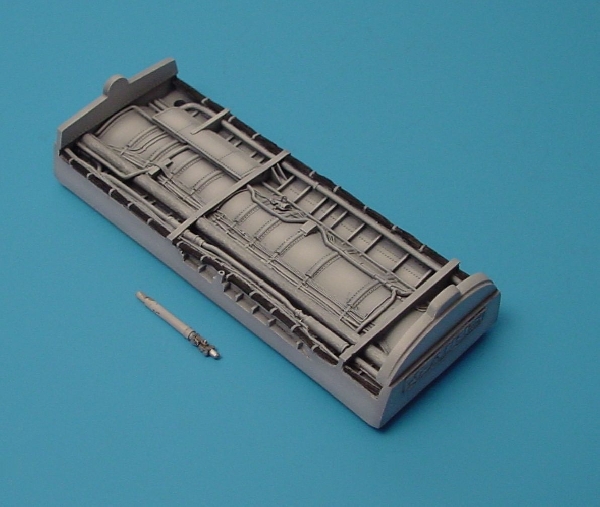 1/48 F-8 Crusader Engine duct bay (for raised wing)