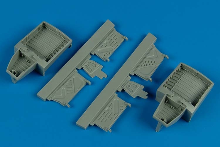 1/48 F4U-7 Corsair wheel bays