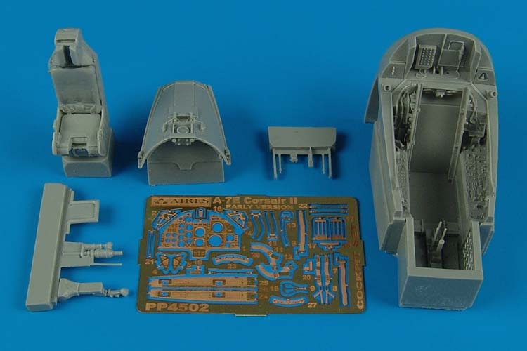 1/48 A-7E Corsair II cockpit set - (early version)