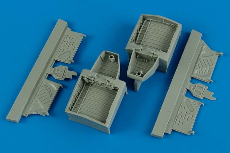 1/48 F4U-4 Corsair wheel bays