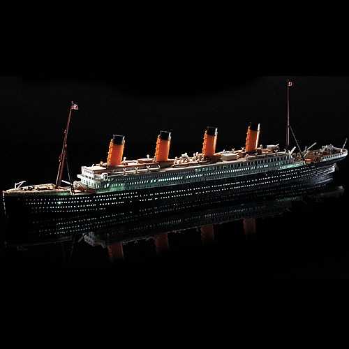 Fotografie Model Kit loď 14220 - R.M.S. TITANIC + LED SET MCP (1:700)