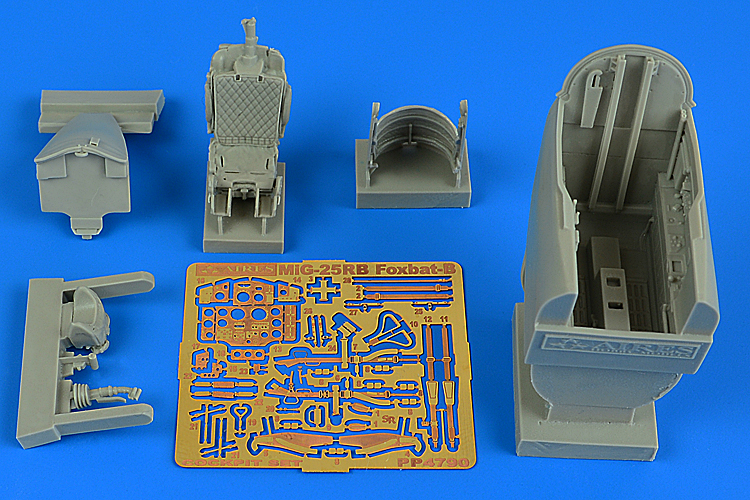 1/48 MiG-25RB Foxbat-B cockpit set (ICM)