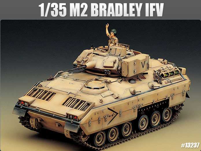 Model Kit tank 13237 - M2 BRADLEY IFV (1:35)