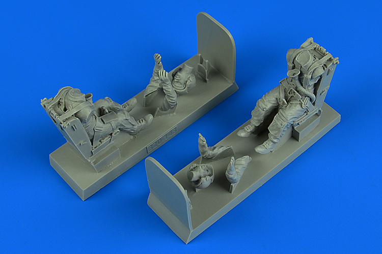 1/32 U.S.A.F. Pilot & Operator with ej. seats for T-28D Trojan, Vietnam War (Kitty Hawk)