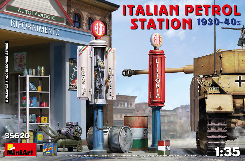 1/35 Italian Petrol Station 1930-40s
