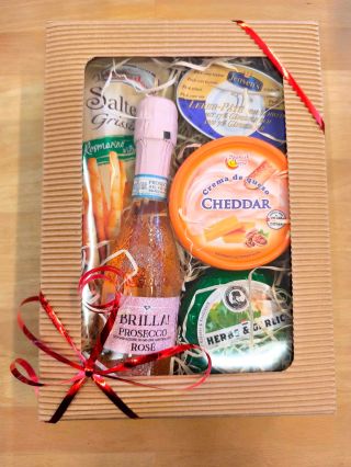 Udělejte radost stylově! Limitovaná edice k MDŽ je tady 🌸 Pánové (a dámy!), blíží se 8. březen a my v Hakarmel.cz jsme vám...