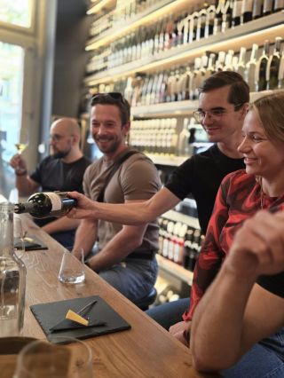 🍷🧀 Tento týden jsme si dali malou předpremiéru něčeho, co nás už delší dobu láká spojit – svět skvělých vín a poctivých...