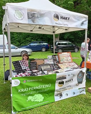 Dnes jsem konečně mohla vytáhnout nové bannery na můj stánek. Bannery vznikly za podpory Kraje Pernštejnů. Děkuji.