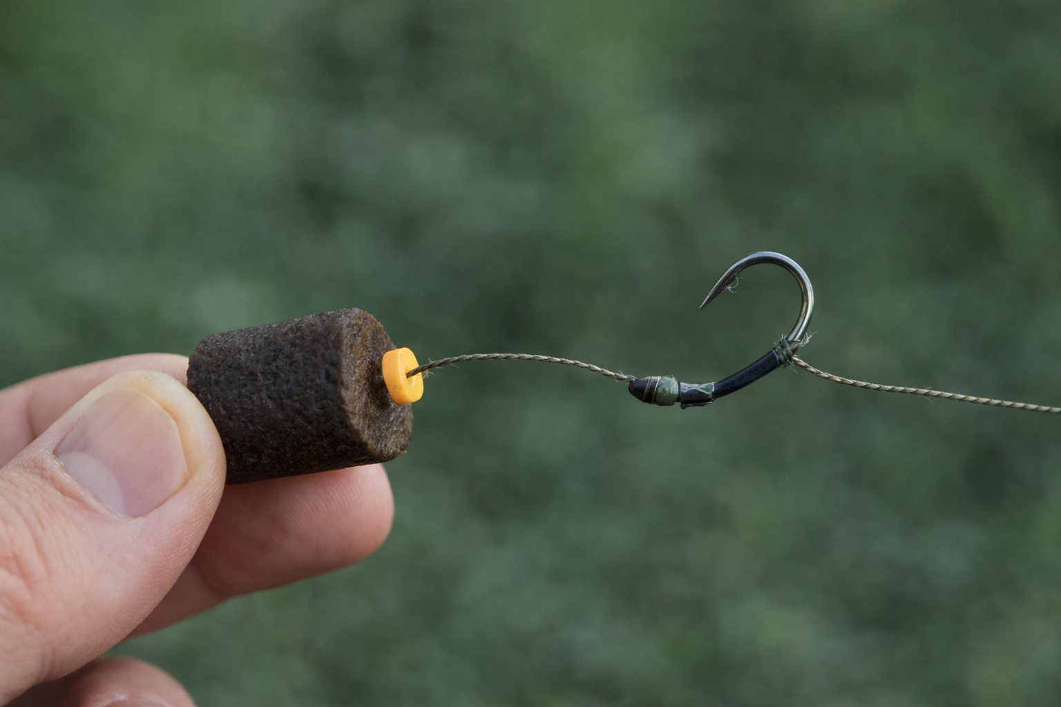 Jak nastražit pelety na vlasovou montáž