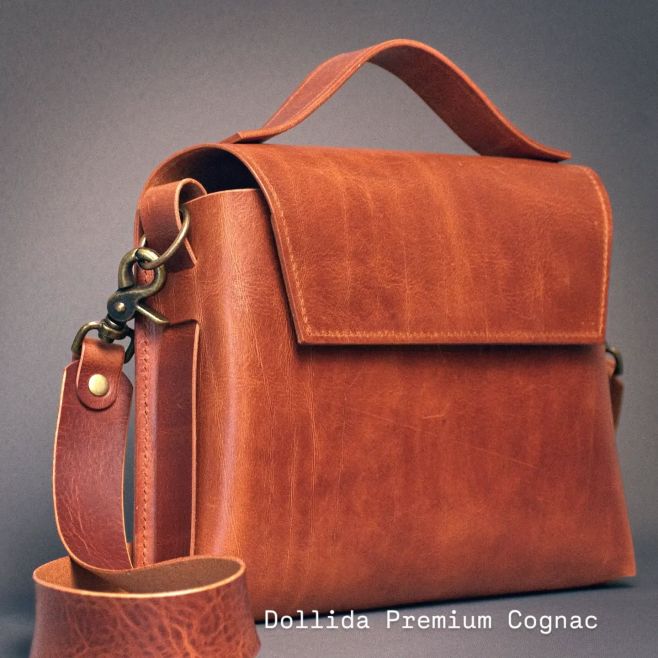 DOLLIDA PREMIUM COGNAC má vše,co milujeme🧡 hloubku▪︎krásu▪︎eleganci Objevte opravdu ručně šité kabelky z italské luxusní...