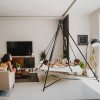 4 Hangout Pod Set Black Stand Living Room 02 Square rodinná houpačka Hamaka eu