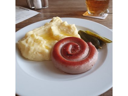 HOVĚZÍ NA HOUBÁCH