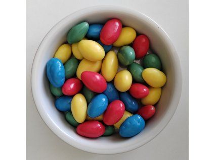 Barevné mandle v jogurtu