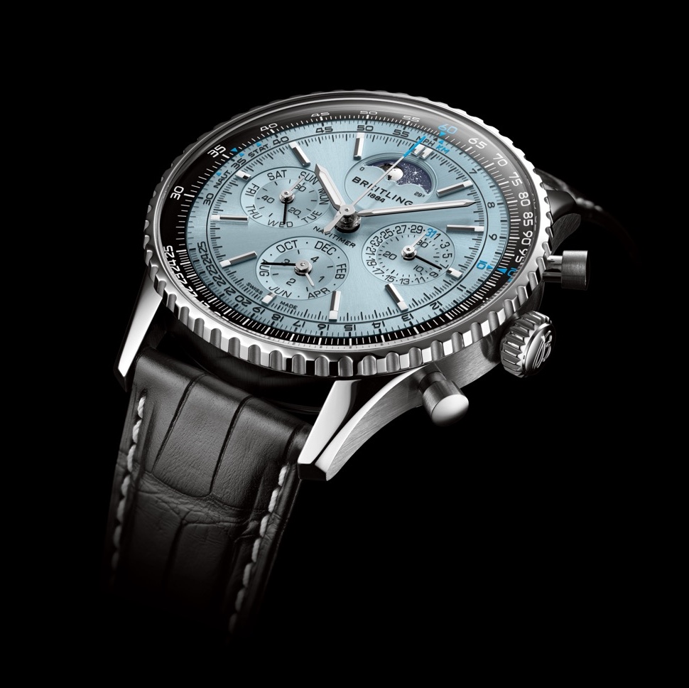 Breitling  Navitimer B19 Perpetual Calendar Chronograph s ledově modrým číselníkem